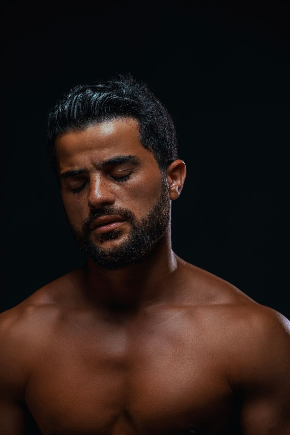 Muscular, bearded man — a fit training partner for mature men in Singapore